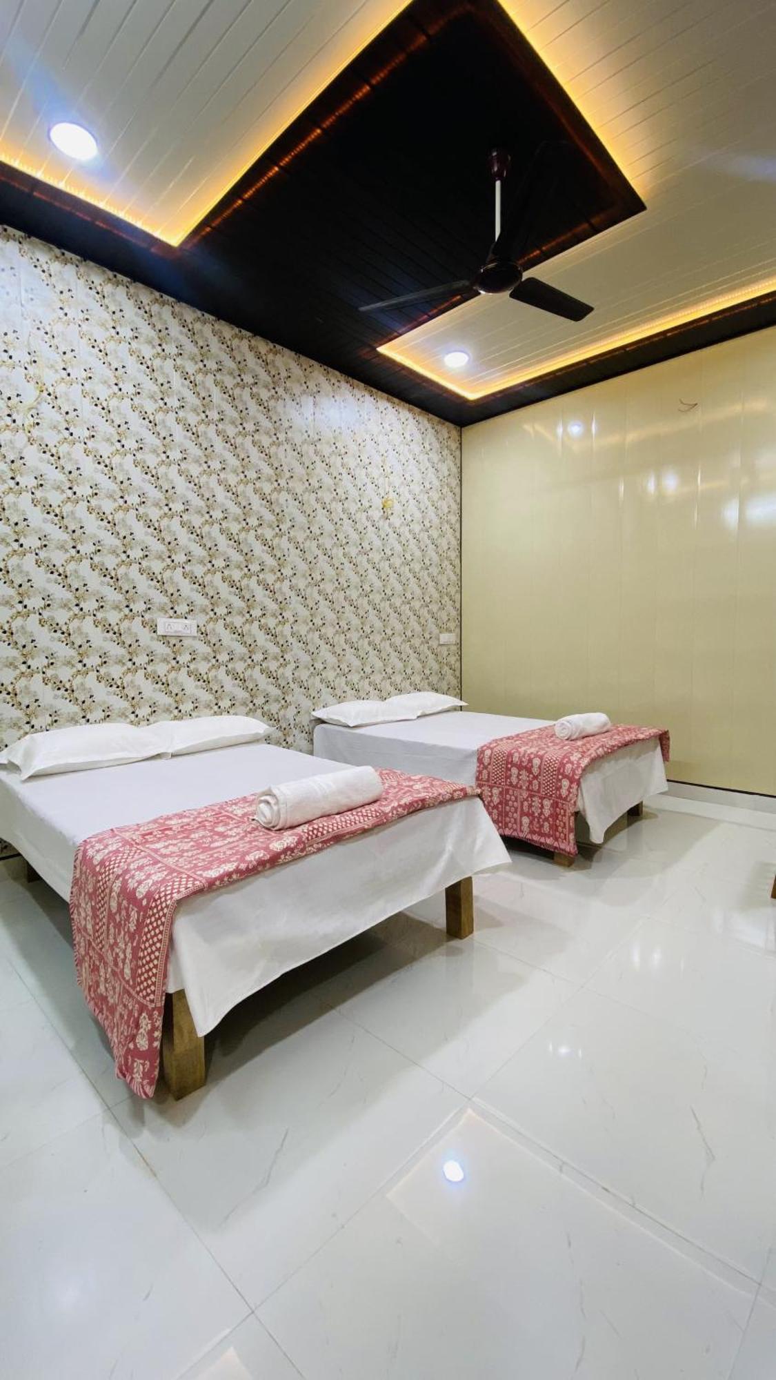 Mandir Saket Bhawan Hotel Ayodhya Bagian luar foto