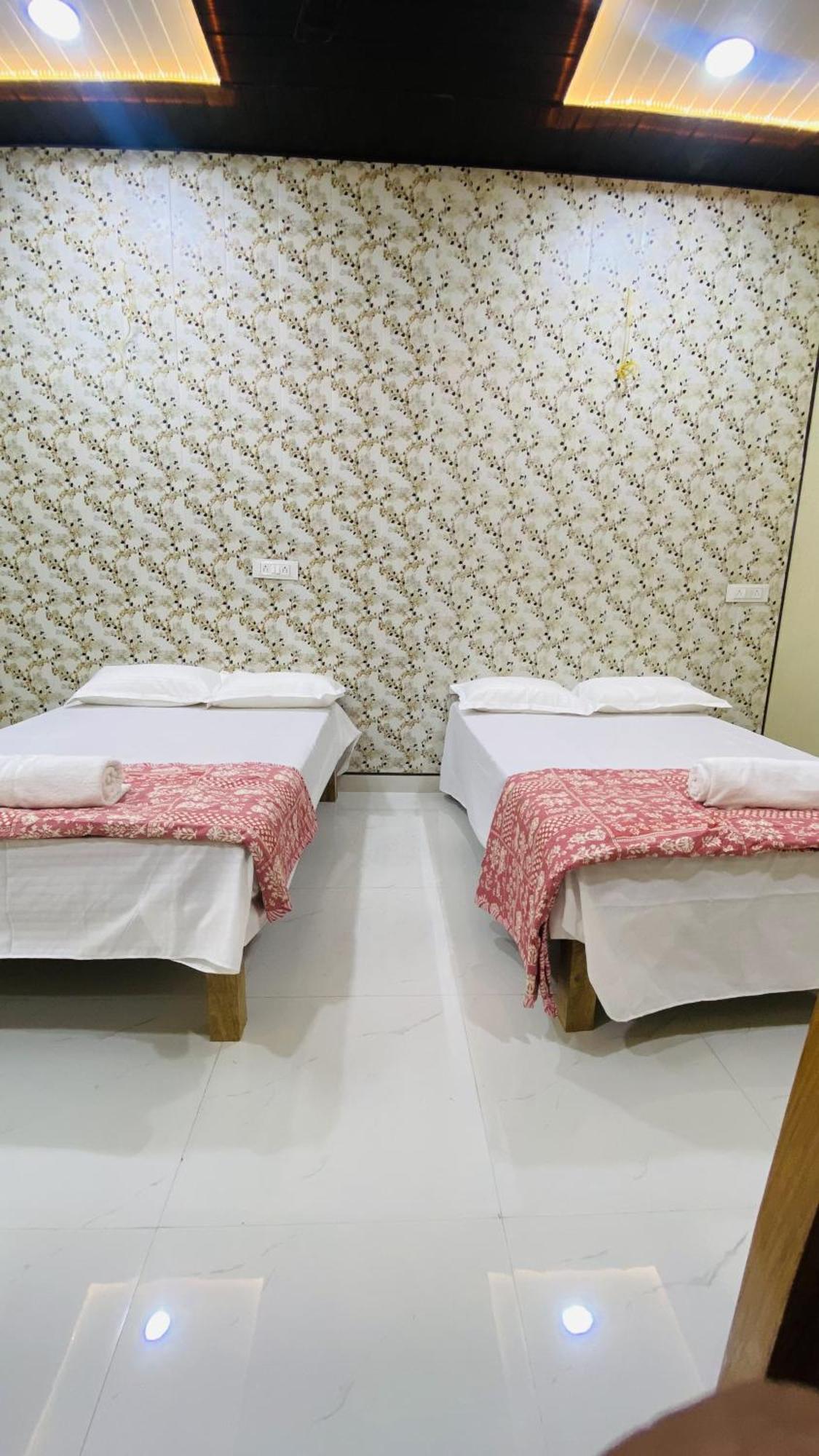 Mandir Saket Bhawan Hotel Ayodhya Bagian luar foto