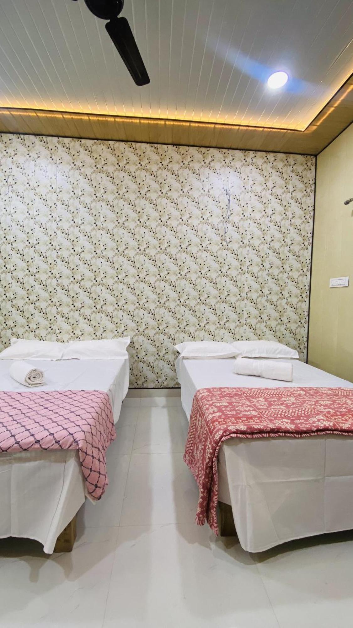 Mandir Saket Bhawan Hotel Ayodhya Bagian luar foto