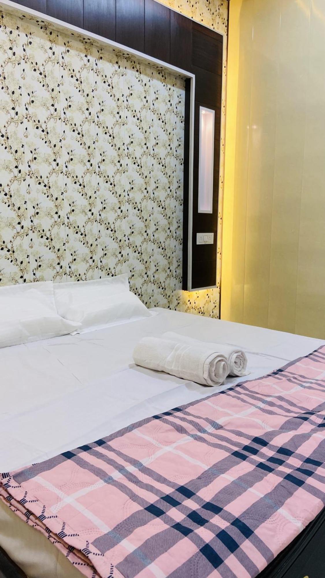 Mandir Saket Bhawan Hotel Ayodhya Bagian luar foto