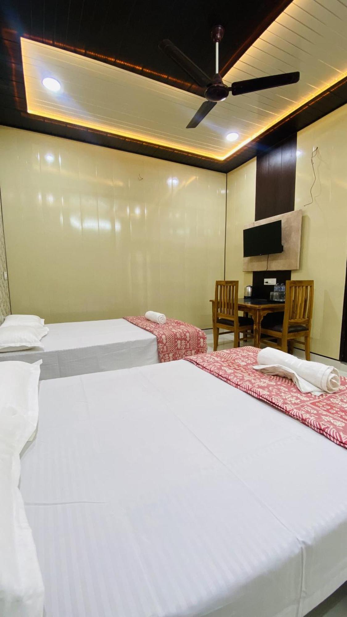 Mandir Saket Bhawan Hotel Ayodhya Bagian luar foto